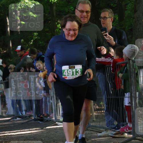 28.09.2025 - 33. Volkslauf durch das schöne Alstertal Strokosch-Dieckow http://msf.ph/oto/8962942 28.09.2025 11:00:09 Ziel 4098, 4170, 4913 meine-sportfotos.de