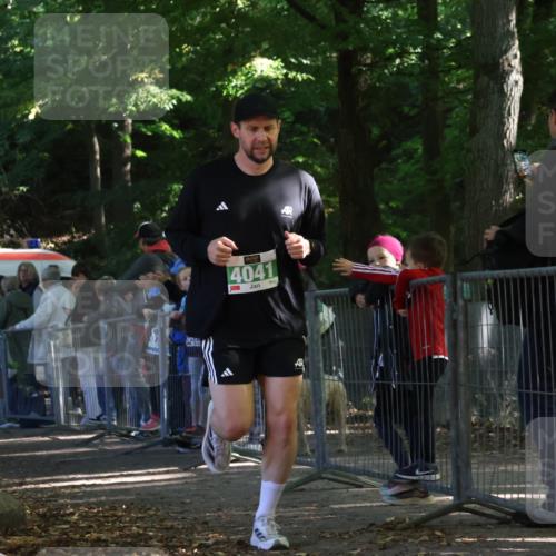 28.09.2025 - 33. Volkslauf durch das schöne Alstertal Strokosch-Dieckow http://msf.ph/oto/8962972 28.09.2025 11:00:34 Ziel 4041, 4043 meine-sportfotos.de