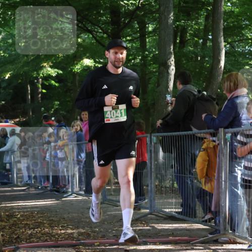 28.09.2025 - 33. Volkslauf durch das schöne Alstertal Strokosch-Dieckow http://msf.ph/oto/8962974 28.09.2025 11:00:34 Ziel 4041, 4043 meine-sportfotos.de