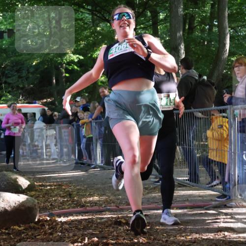 28.09.2025 - 33. Volkslauf durch das schöne Alstertal Strokosch-Dieckow http://msf.ph/oto/8963099 28.09.2025 11:01:44 Ziel 4015, 4016, 4066 meine-sportfotos.de