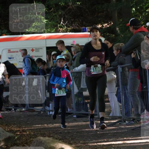 28.09.2025 - 33. Volkslauf durch das schöne Alstertal Strokosch-Dieckow http://msf.ph/oto/8963151 28.09.2025 11:01:51 Ziel 4180, 4181, 4189 meine-sportfotos.de