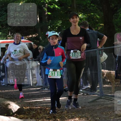 28.09.2025 - 33. Volkslauf durch das schöne Alstertal Strokosch-Dieckow http://msf.ph/oto/8963173 28.09.2025 11:01:55 Ziel 4180, 4181, 4189 meine-sportfotos.de