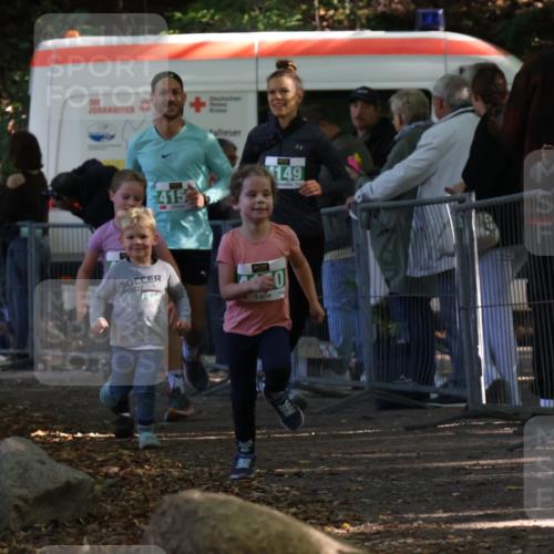 28.09.2025 - 33. Volkslauf durch das schöne Alstertal Strokosch-Dieckow http://msf.ph/oto/8963267 28.09.2025 11:03:03 Ziel 4148, 4149, 4150, 4151 meine-sportfotos.de
