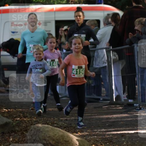 28.09.2025 - 33. Volkslauf durch das schöne Alstertal Strokosch-Dieckow http://msf.ph/oto/8963273 28.09.2025 11:03:04 Ziel 4148, 4149, 4150, 4151 meine-sportfotos.de