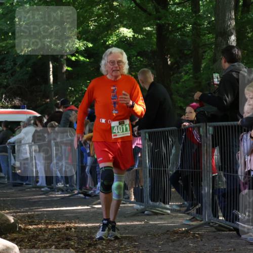 28.09.2025 - 33. Volkslauf durch das schöne Alstertal Strokosch-Dieckow http://msf.ph/oto/8963456 28.09.2025 11:04:06 Ziel 4011, 4903, 4904 meine-sportfotos.de