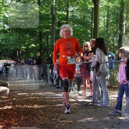 28.09.2025 - 33. Volkslauf durch das schöne Alstertal Strokosch-Dieckow http://msf.ph/oto/8963474 28.09.2025 11:04:09 Ziel 4903, 4904 meine-sportfotos.de