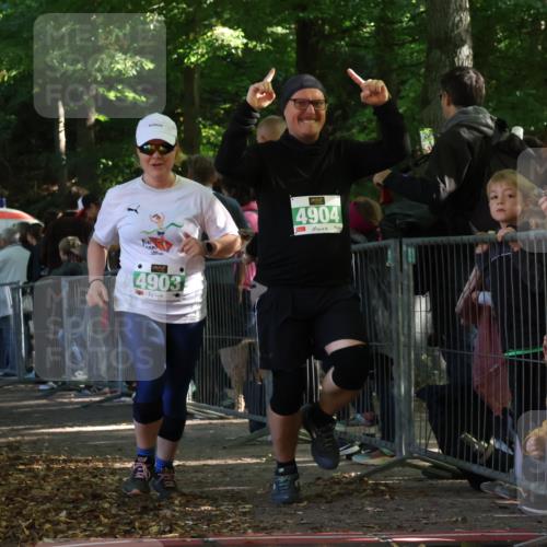28.09.2025 - 33. Volkslauf durch das schöne Alstertal Strokosch-Dieckow http://msf.ph/oto/8963500 28.09.2025 11:04:13 Ziel 4903, 4904 meine-sportfotos.de