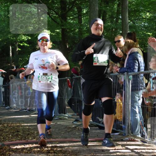 28.09.2025 - 33. Volkslauf durch das schöne Alstertal Strokosch-Dieckow http://msf.ph/oto/8963507 28.09.2025 11:04:14 Ziel 4158, 4903, 4904 meine-sportfotos.de