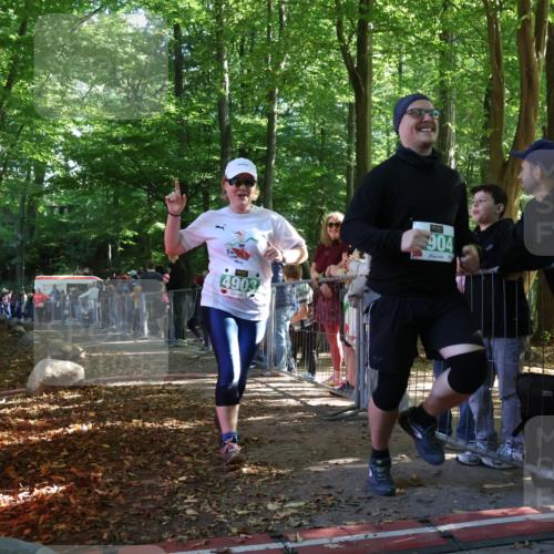 28.09.2025 - 33. Volkslauf durch das schöne Alstertal Strokosch-Dieckow http://msf.ph/oto/8963526 28.09.2025 11:04:15 Ziel 4158, 4903, 4904 meine-sportfotos.de