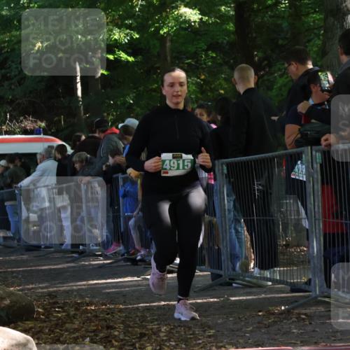 28.09.2025 - 33. Volkslauf durch das schöne Alstertal Strokosch-Dieckow http://msf.ph/oto/8963568 28.09.2025 11:05:22 Ziel 4915 meine-sportfotos.de