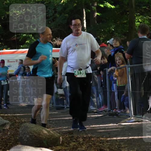 28.09.2025 - 33. Volkslauf durch das schöne Alstertal Strokosch-Dieckow http://msf.ph/oto/8963597 28.09.2025 11:05:39 Ziel 4110, 4139 meine-sportfotos.de