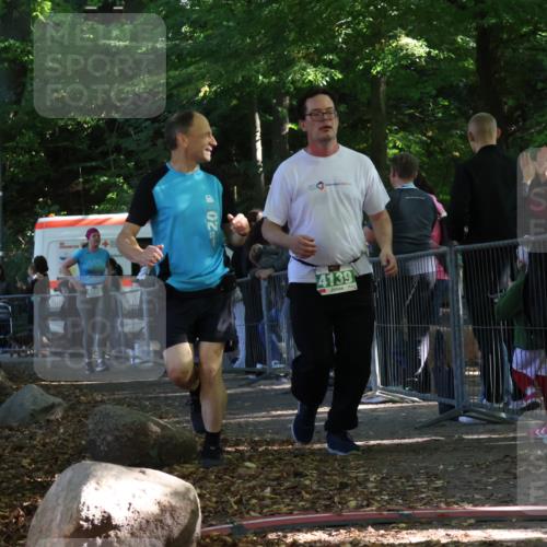 28.09.2025 - 33. Volkslauf durch das schöne Alstertal Strokosch-Dieckow http://msf.ph/oto/8963600 28.09.2025 11:05:41 Ziel 4085, 4139 meine-sportfotos.de