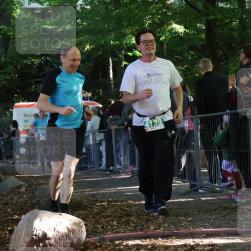 28.09.2025 - 33. Volkslauf durch das schöne Alstertal Strokosch-Dieckow http://msf.ph/oto/8963603 28.09.2025 11:05:41 Ziel 4085, 4139 meine-sportfotos.de