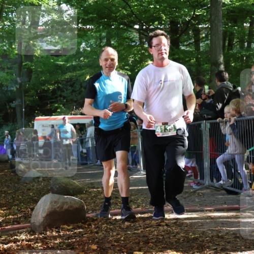 28.09.2025 - 33. Volkslauf durch das schöne Alstertal Strokosch-Dieckow http://msf.ph/oto/8963608 28.09.2025 11:05:43 Ziel 4085, 4139 meine-sportfotos.de