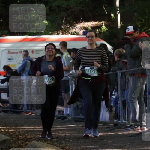 28.09.2025 - 33. Volkslauf durch das schöne Alstertal Strokosch-Dieckow http://msf.ph/oto/8963779 28.09.2025 11:08:28 Ziel 4026, 4027 meine-sportfotos.de