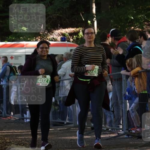 28.09.2025 - 33. Volkslauf durch das schöne Alstertal Strokosch-Dieckow http://msf.ph/oto/8963785 28.09.2025 11:08:29 Ziel 4026, 4027 meine-sportfotos.de