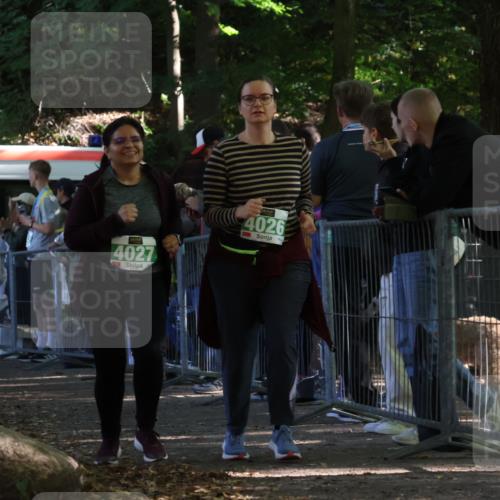 28.09.2025 - 33. Volkslauf durch das schöne Alstertal Strokosch-Dieckow http://msf.ph/oto/8963789 28.09.2025 11:08:31 Ziel 4026, 4027 meine-sportfotos.de