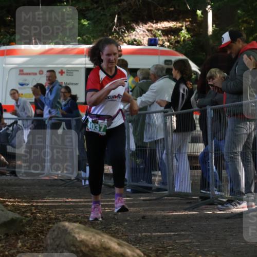 28.09.2025 - 33. Volkslauf durch das schöne Alstertal Strokosch-Dieckow http://msf.ph/oto/8963930 28.09.2025 11:09:16 Ziel 4037, 4145 meine-sportfotos.de