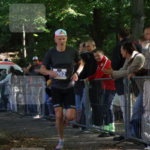 28.09.2025 - 33. Volkslauf durch das schöne Alstertal Strokosch-Dieckow http://msf.ph/oto/8964081 28.09.2025 11:10:16 Ziel 3902 meine-sportfotos.de