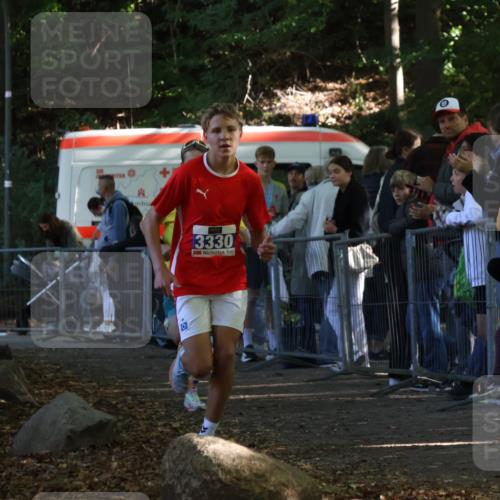 28.09.2025 - 33. Volkslauf durch das schöne Alstertal Strokosch-Dieckow http://msf.ph/oto/8964202 28.09.2025 11:11:39 Ziel 3330, 3912 meine-sportfotos.de