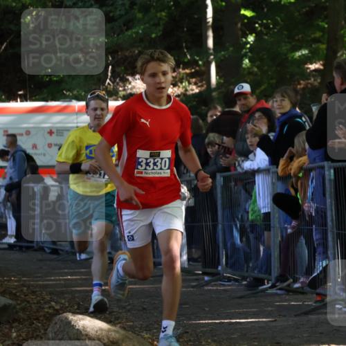 28.09.2025 - 33. Volkslauf durch das schöne Alstertal Strokosch-Dieckow http://msf.ph/oto/8964208 28.09.2025 11:11:40 Ziel 3330, 3912 meine-sportfotos.de