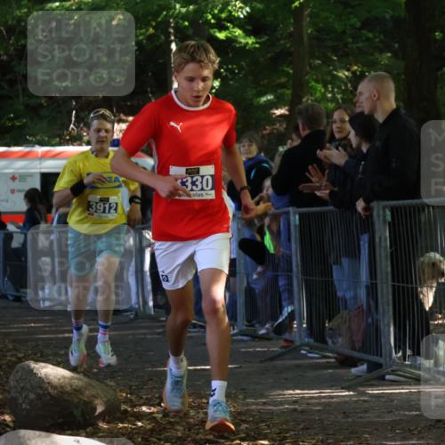 28.09.2025 - 33. Volkslauf durch das schöne Alstertal Strokosch-Dieckow http://msf.ph/oto/8964214 28.09.2025 11:11:41 Ziel 3330, 3912 meine-sportfotos.de