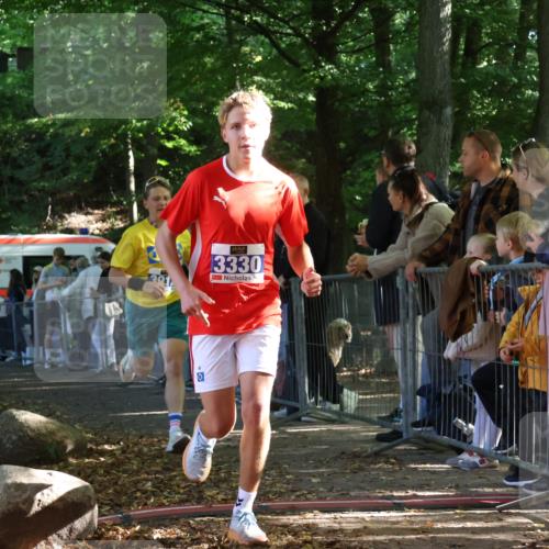 28.09.2025 - 33. Volkslauf durch das schöne Alstertal Strokosch-Dieckow http://msf.ph/oto/8964220 28.09.2025 11:11:41 Ziel 3330, 3912 meine-sportfotos.de
