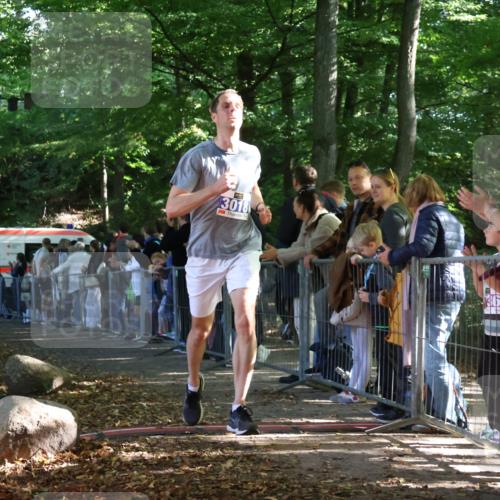 28.09.2025 - 33. Volkslauf durch das schöne Alstertal Strokosch-Dieckow http://msf.ph/oto/8964275 28.09.2025 11:11:59 Ziel 3018, 3075 meine-sportfotos.de