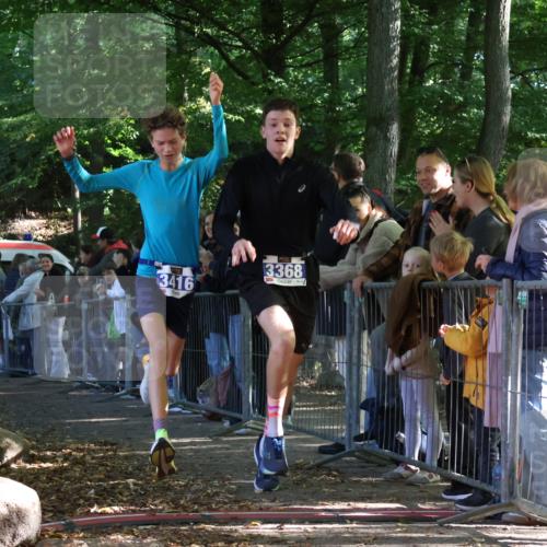 28.09.2025 - 33. Volkslauf durch das schöne Alstertal Strokosch-Dieckow http://msf.ph/oto/8964406 28.09.2025 11:12:46 Ziel 3215, 3368, 3374, 3392, 3416 meine-sportfotos.de