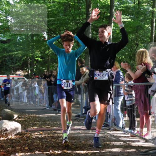 28.09.2025 - 33. Volkslauf durch das schöne Alstertal Strokosch-Dieckow http://msf.ph/oto/8964417 28.09.2025 11:12:46 Ziel 3215, 3368, 3374, 3392, 3416 meine-sportfotos.de