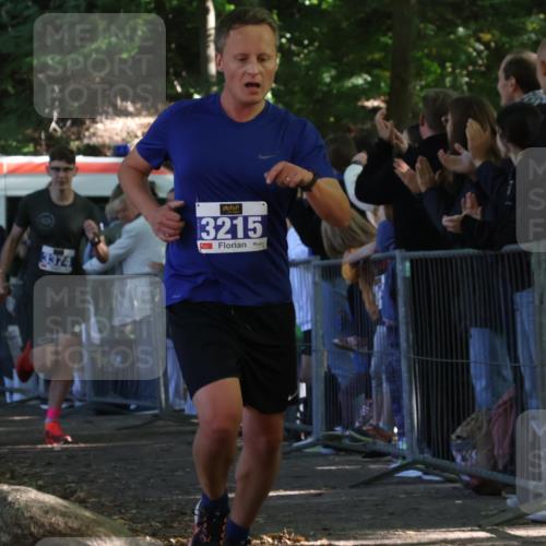 28.09.2025 - 33. Volkslauf durch das schöne Alstertal Strokosch-Dieckow http://msf.ph/oto/8964440 28.09.2025 11:12:49 Ziel 3215, 3374, 3392 meine-sportfotos.de