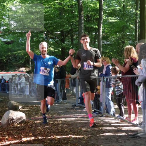 28.09.2025 - 33. Volkslauf durch das schöne Alstertal Strokosch-Dieckow http://msf.ph/oto/8964500 28.09.2025 11:12:52 Ziel 3374, 3392 meine-sportfotos.de