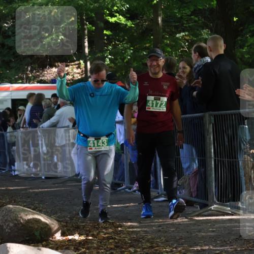 28.09.2025 - 33. Volkslauf durch das schöne Alstertal Strokosch-Dieckow http://msf.ph/oto/8964612 28.09.2025 11:14:28 Ziel 3005, 4143, 4172 meine-sportfotos.de