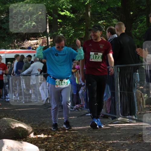 28.09.2025 - 33. Volkslauf durch das schöne Alstertal Strokosch-Dieckow http://msf.ph/oto/8964616 28.09.2025 11:14:28 Ziel 3005, 4143, 4172 meine-sportfotos.de