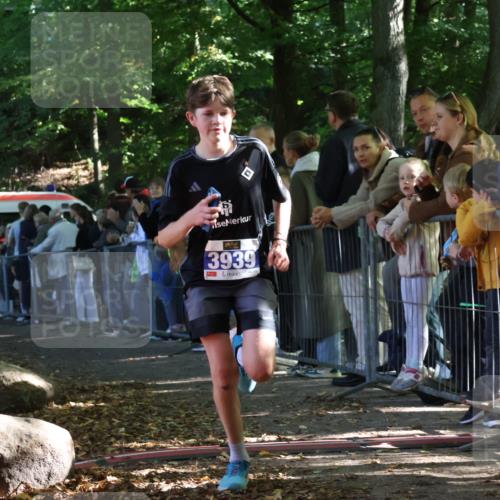 28.09.2025 - 33. Volkslauf durch das schöne Alstertal Strokosch-Dieckow http://msf.ph/oto/8964830 28.09.2025 11:14:59 Ziel 3406, 3939 meine-sportfotos.de