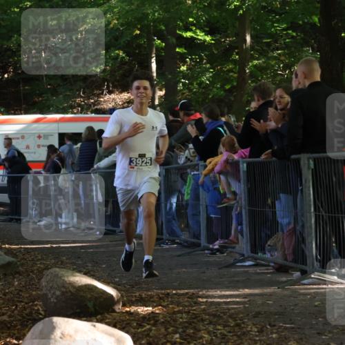 28.09.2025 - 33. Volkslauf durch das schöne Alstertal Strokosch-Dieckow http://msf.ph/oto/8964938 28.09.2025 11:16:29 Ziel 3925 meine-sportfotos.de
