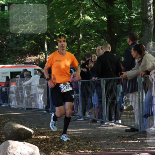 28.09.2025 - 33. Volkslauf durch das schöne Alstertal Strokosch-Dieckow http://msf.ph/oto/8964999 28.09.2025 11:16:40 Ziel 3932 meine-sportfotos.de