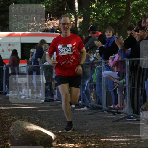 28.09.2025 - 33. Volkslauf durch das schöne Alstertal Strokosch-Dieckow http://msf.ph/oto/8965035 28.09.2025 11:16:52 Ziel 3934 meine-sportfotos.de