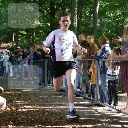 28.09.2025 - 33. Volkslauf durch das schöne Alstertal Strokosch-Dieckow http://msf.ph/oto/8965082 28.09.2025 11:17:33 Ziel 3179 meine-sportfotos.de