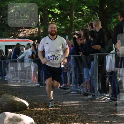 28.09.2025 - 33. Volkslauf durch das schöne Alstertal Strokosch-Dieckow http://msf.ph/oto/8965135 28.09.2025 11:18:45 Ziel 1501, 3419, 3909 meine-sportfotos.de