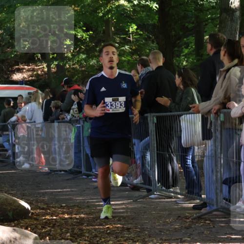 28.09.2025 - 33. Volkslauf durch das schöne Alstertal Strokosch-Dieckow http://msf.ph/oto/8965245 28.09.2025 11:20:54 Ziel 3393 meine-sportfotos.de