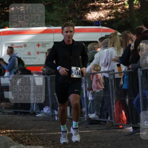 28.09.2025 - 33. Volkslauf durch das schöne Alstertal Strokosch-Dieckow http://msf.ph/oto/8965257 28.09.2025 11:21:24 Ziel 3046, 3178, 3396 meine-sportfotos.de