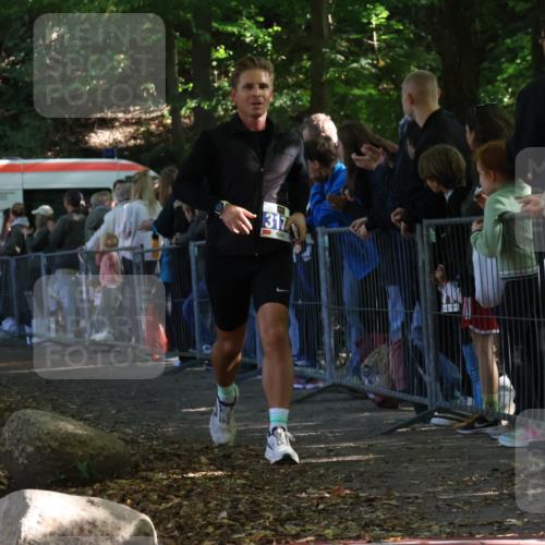 28.09.2025 - 33. Volkslauf durch das schöne Alstertal Strokosch-Dieckow http://msf.ph/oto/8965260 28.09.2025 11:21:26 Ziel 3046, 3178, 3396 meine-sportfotos.de