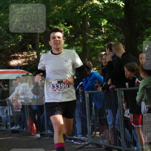 28.09.2025 - 33. Volkslauf durch das schöne Alstertal Strokosch-Dieckow http://msf.ph/oto/8965268 28.09.2025 11:21:32 Ziel 3046, 3387, 3396 meine-sportfotos.de