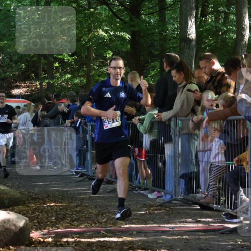28.09.2025 - 33. Volkslauf durch das schöne Alstertal Strokosch-Dieckow http://msf.ph/oto/8965283 28.09.2025 11:21:50 Ziel 3031, 3052, 3916 meine-sportfotos.de