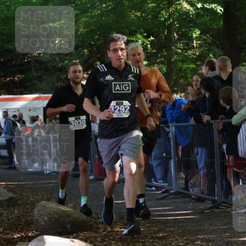 28.09.2025 - 33. Volkslauf durch das schöne Alstertal Strokosch-Dieckow http://msf.ph/oto/8965311 28.09.2025 11:22:17 Ziel 3030, 3292, 3335, 3927 meine-sportfotos.de