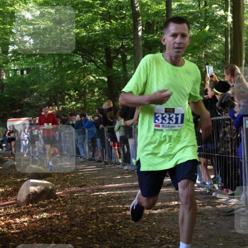 28.09.2025 - 33. Volkslauf durch das schöne Alstertal Strokosch-Dieckow http://msf.ph/oto/8965336 28.09.2025 11:22:33 Ziel 3019, 3136, 3190, 3223, 3316, 3331, 3381 meine-sportfotos.de