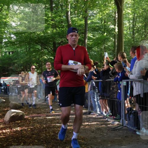 28.09.2025 - 33. Volkslauf durch das schöne Alstertal Strokosch-Dieckow http://msf.ph/oto/8965340 28.09.2025 11:22:36 Ziel 3019, 3136, 3190, 3223, 3316, 3381, 3411 meine-sportfotos.de