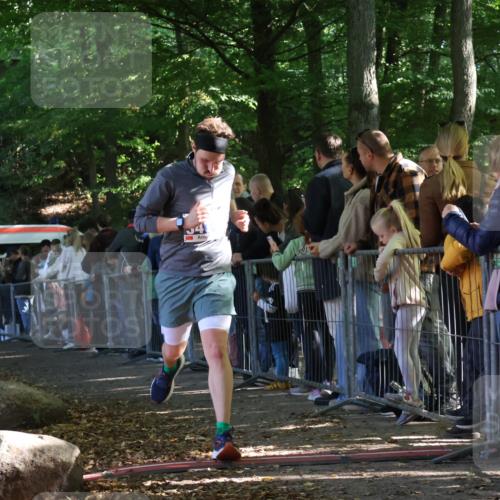28.09.2025 - 33. Volkslauf durch das schöne Alstertal Strokosch-Dieckow http://msf.ph/oto/8965352 28.09.2025 11:22:44 Ziel 3411, 3913 meine-sportfotos.de