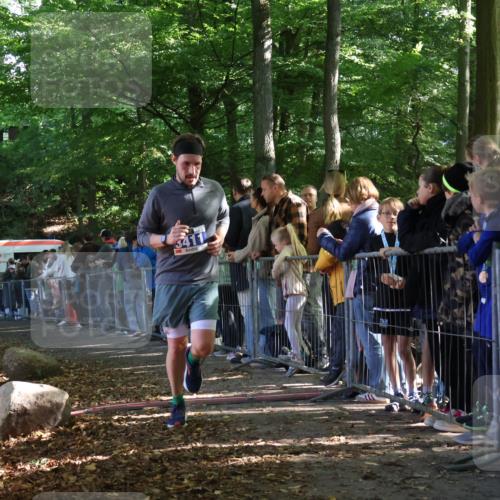 28.09.2025 - 33. Volkslauf durch das schöne Alstertal Strokosch-Dieckow http://msf.ph/oto/8965353 28.09.2025 11:22:45 Ziel 3411, 3913 meine-sportfotos.de